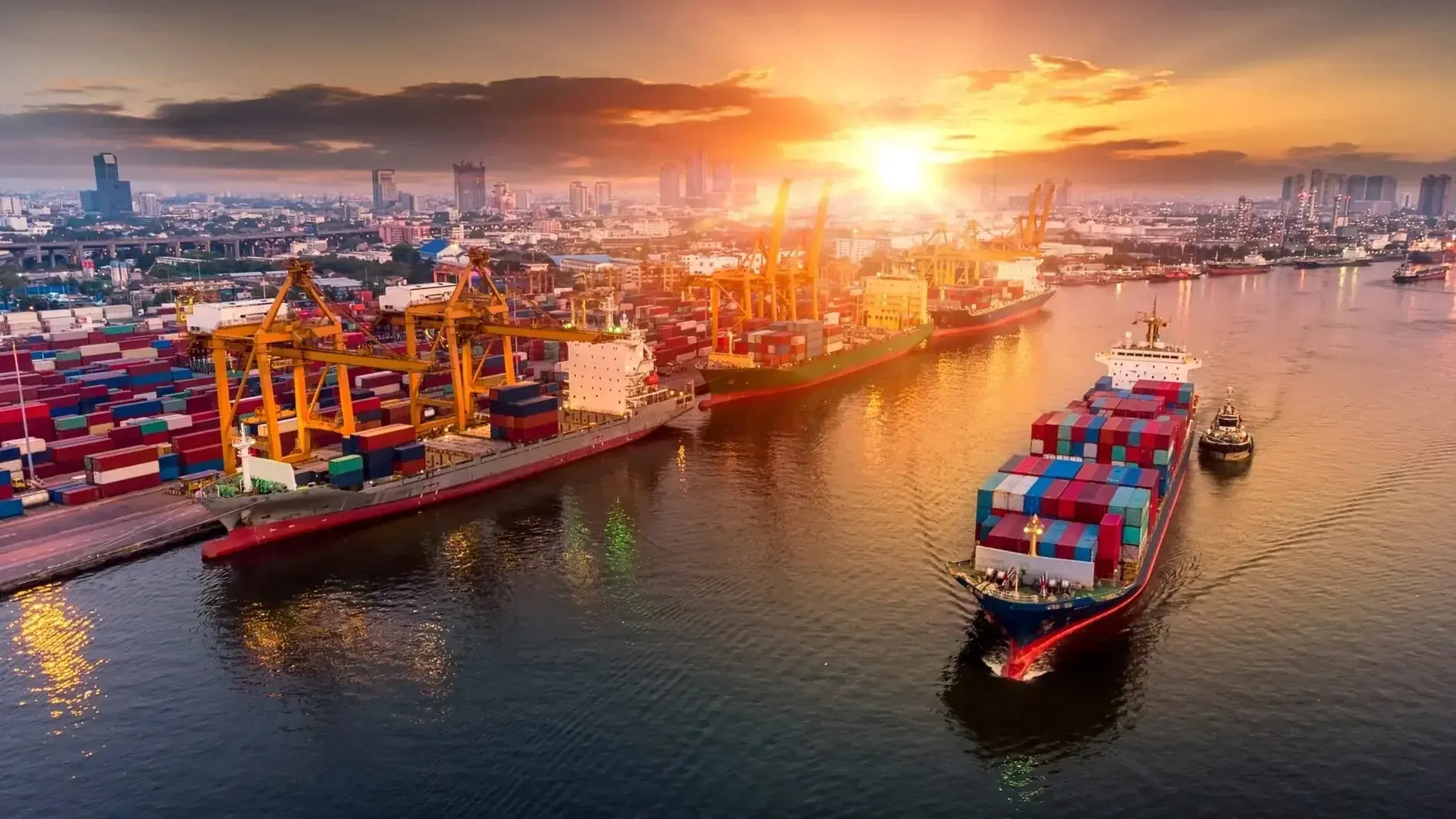 Việt Nam lọt top 15 nền thương mại lớn nhất thế giới